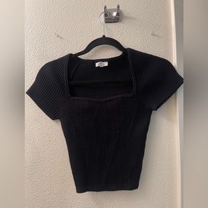 beivy ripped short-sleeve cropped top